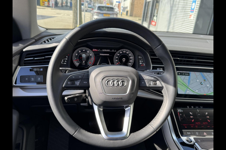 Audi Q8 3.0 -V6 24V 55 TFSi Quattro - Panorama dak I Airco I Leer I 23 inch velgen I PDC I Led i 24.000 KM