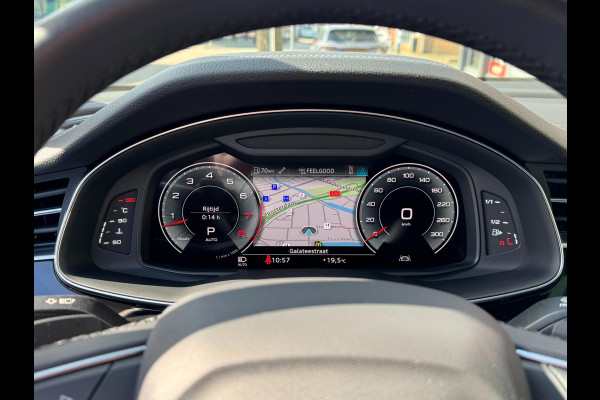 Audi Q8 3.0 -V6 24V 55 TFSi Quattro - Panorama dak I Airco I Leer I 23 inch velgen I PDC I Led i 24.000 KM