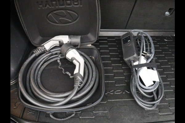 Hyundai Kona EV Fashion 64 kWh | SOH 100% | 3 Fase | Head-Up | Warmtepomp | Adaptive cruise | Camera | Carplay | Keyless | Full LED | Navigatie | Climate control