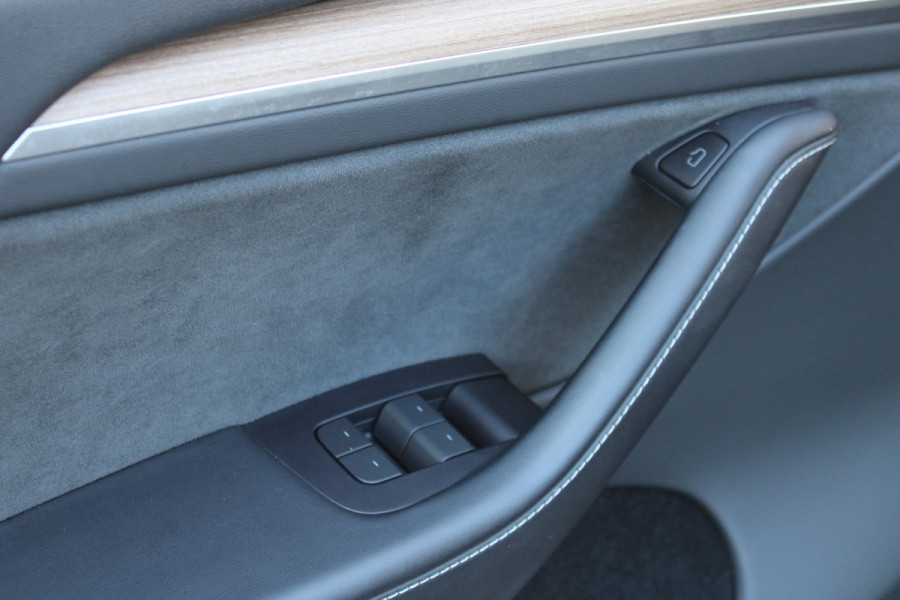 Tesla Model Y RWD 58 kWh **VERKOCHT!!**