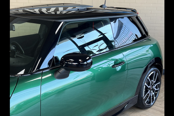 MINI Mini 2.0 JCW 232PK John Cooper Works XL Navi | H&K | HUD | Pano | Led | 360 | Keyless | Carplay | Fabrieksgarantie tot April 2028!