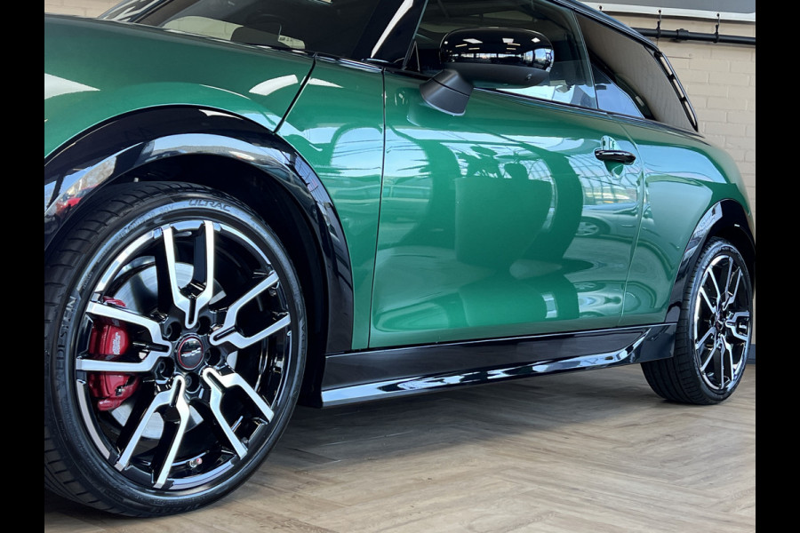 MINI Mini 2.0 JCW 232PK John Cooper Works XL Navi | H&K | HUD | Pano | Led | 360 | Keyless | Carplay | Fabrieksgarantie tot April 2028!