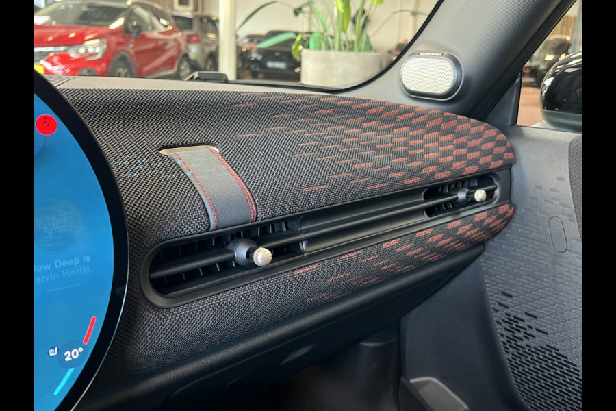 MINI Mini 2.0 JCW 232PK John Cooper Works XL Navi | H&K | HUD | Pano | Led | 360 | Keyless | Carplay | Fabrieksgarantie tot April 2028!