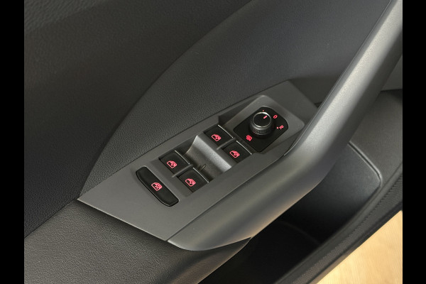 Volkswagen T-Cross 1.0 TSI 115pk DSG Style | Navi | Carplay | 17"| Camera | Led Koplampen | Stoelverwarming | 100% Volkswagen Onderhouden!