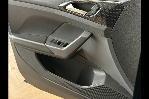 Volkswagen T-Cross 1.0 TSI 115pk DSG Style | Navi | Carplay | 17"| Camera | Led Koplampen | Stoelverwarming | 100% Volkswagen Onderhouden!