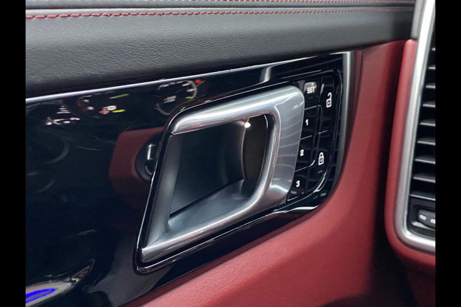 Porsche Cayenne Coupé 3.0 E-Hybrid 463PK - Matt Zwart I Panorama dak I Leer I Navigatie en nog veel Meer...