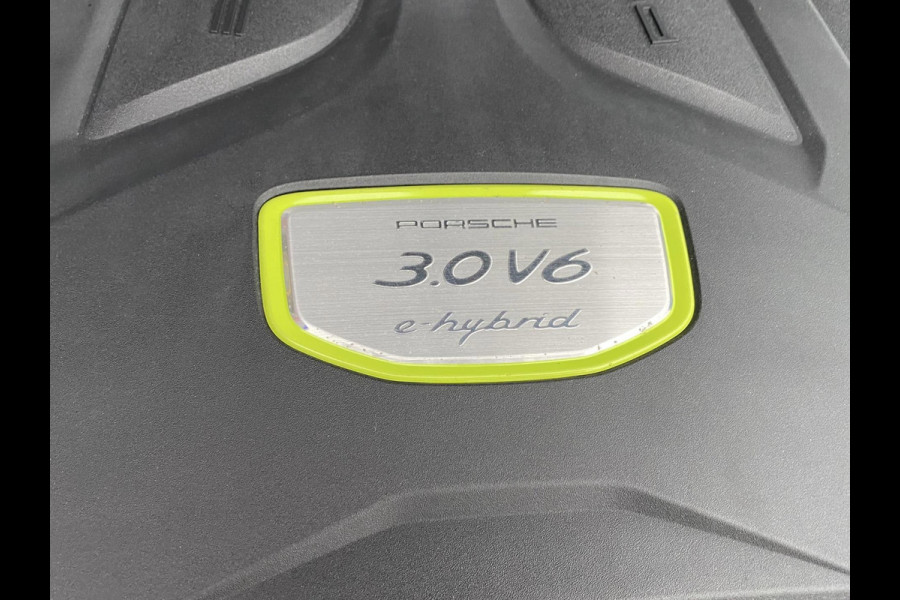 Porsche Cayenne Coupé 3.0 E-Hybrid 463PK - Matt Zwart I Panorama dak I Leer I Navigatie en nog veel Meer...