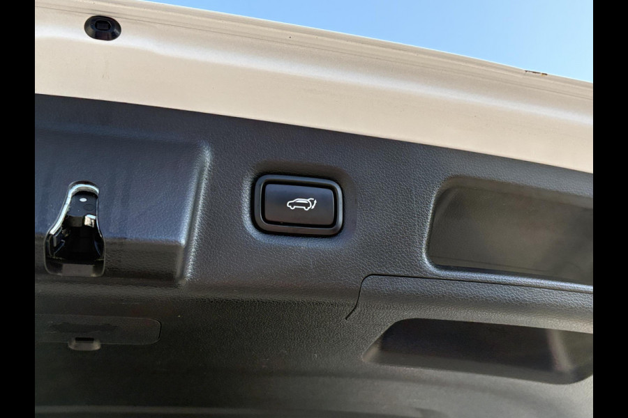 Hyundai Santa Fe 1.6 T-GDI PHEV Premium Sky 7p. | Afneembare trekhaak | Panoramadak | Stoelverwarming | Adaptive cruise control | Camera | KRELL