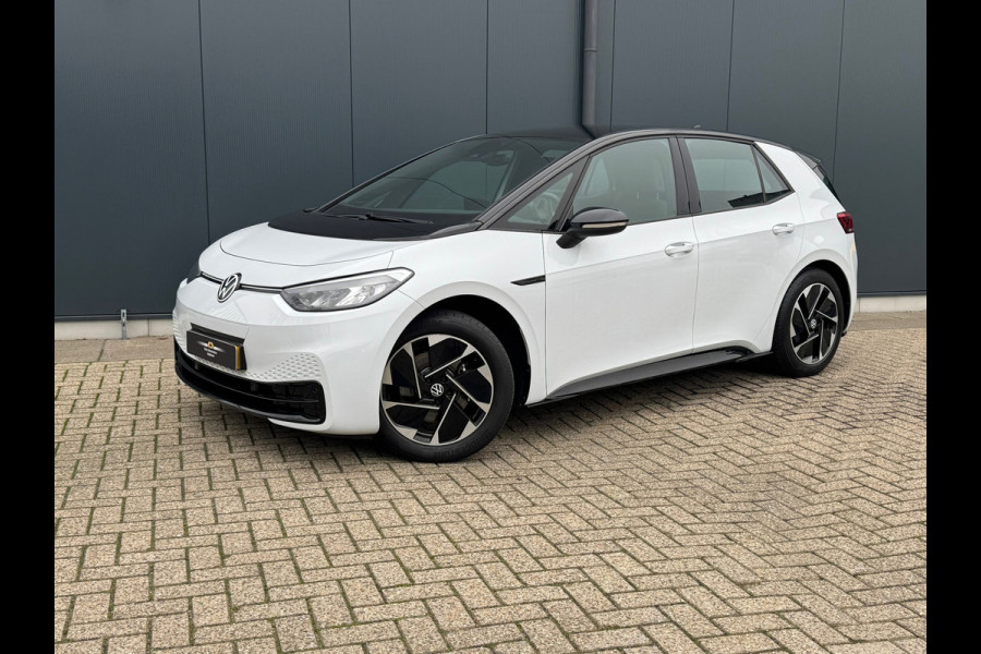 Volkswagen ID.3 First Black Edition 58 kWh * SoH 89% * Steunhaak * Navigatie * Parkeersensoren * Adaptieve Cruise *