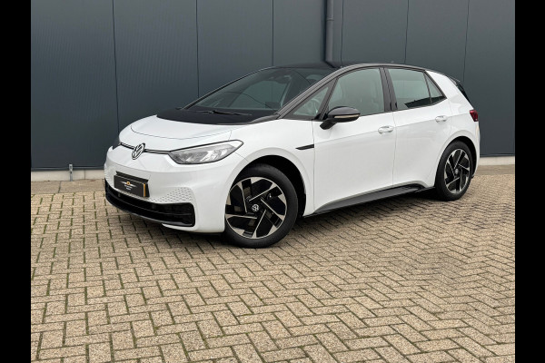 Volkswagen ID.3 First Black Edition 58 kWh * SoH 89% * Steunhaak * Navigatie * Parkeersensoren * Adaptieve Cruise *