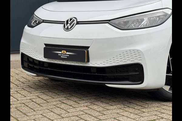 Volkswagen ID.3 First Black Edition 58 kWh * SoH 89% * Steunhaak * Navigatie * Parkeersensoren * Adaptieve Cruise *