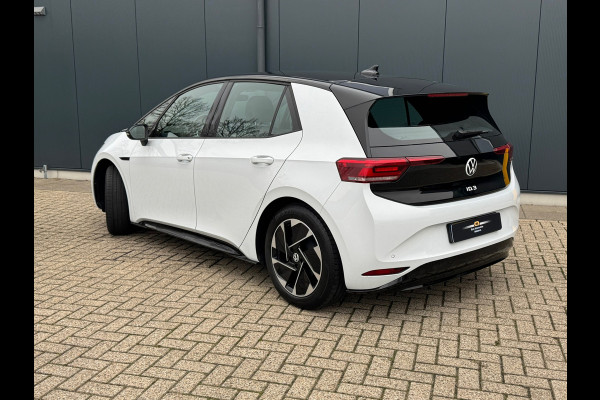 Volkswagen ID.3 First Black Edition 58 kWh * SoH 89% * Steunhaak * Navigatie * Parkeersensoren * Adaptieve Cruise *