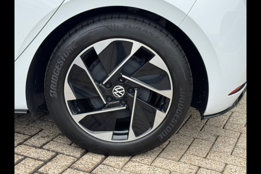 Volkswagen ID.3 First Black Edition 58 kWh * SoH 89% * Steunhaak * Navigatie * Parkeersensoren * Adaptieve Cruise *