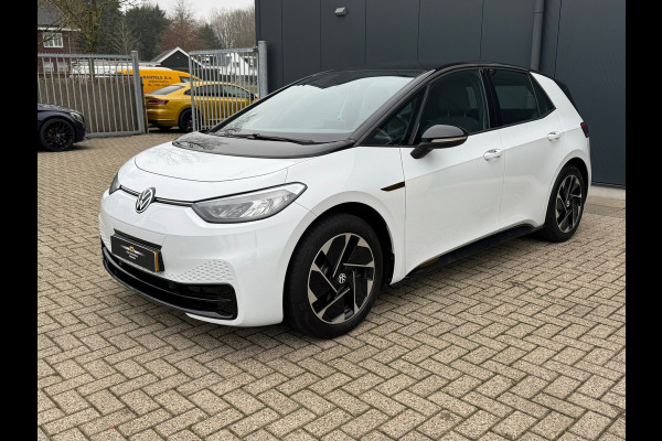 Volkswagen ID.3 First Black Edition 58 kWh * SoH 89% * Steunhaak * Navigatie * Parkeersensoren * Adaptieve Cruise *