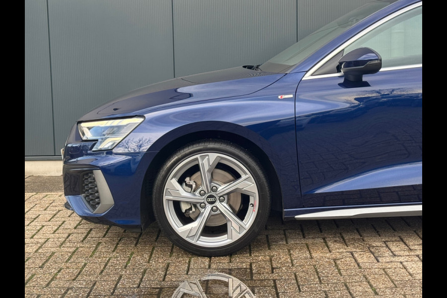 Audi A3 Sportback 30 TFSI S-line edition * Navigatie * Parkeersensoren * Audi Sound *