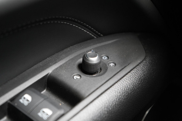 Jeep Compass 4xe 240 Plug-in Hybrid Electric S | SoH 89% | Leder | Navigatie | Achteruitrijcamera | Stuurverwarming