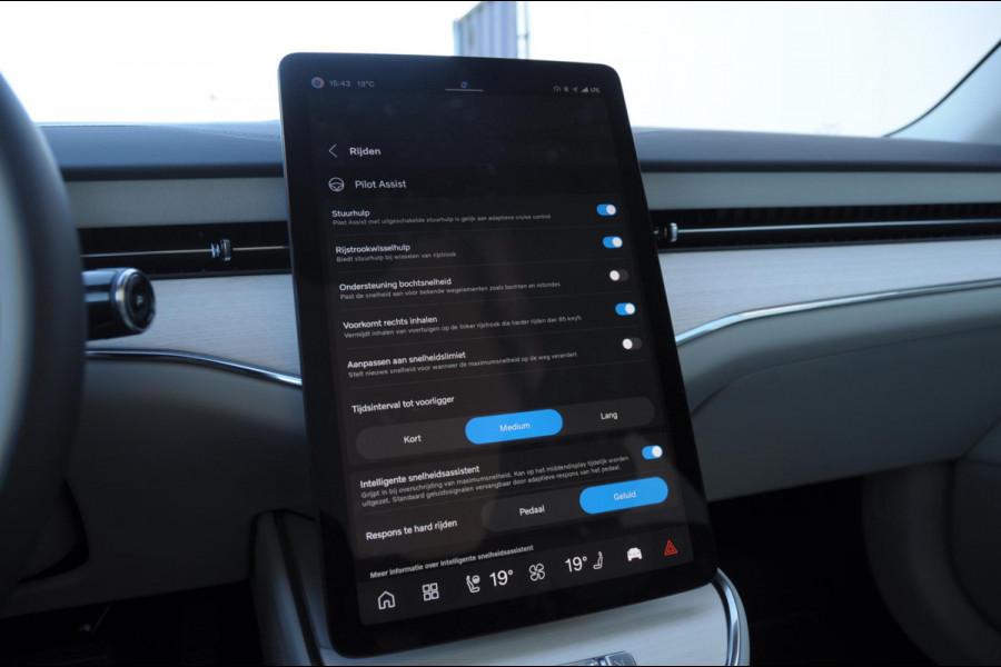 Volvo ES90 333PK Automaat Single Ext. Range Ultra Luchtvering / Bowers & Wilkins / 22" / Pilot Assist Pack / Visual Park assist / Geventileerde voor- en achterstoelen / Panoramadak / Massagefunctie voorstoelen / HD Pixel LED koplampen / Gelaagde zij-ruiten