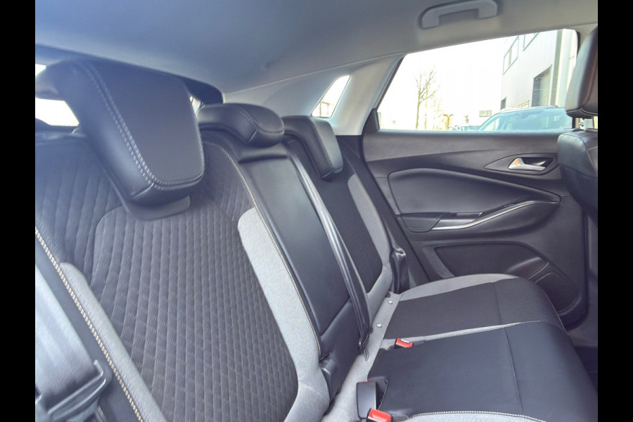 Opel Grandland X 1.6 Turbo Hybrid Elegance /Camera / Carplay