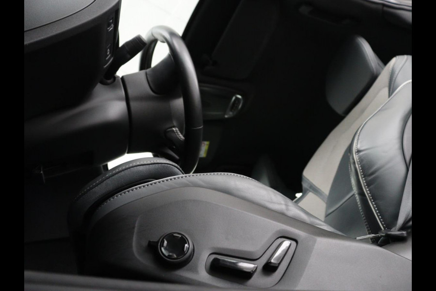 Volvo V60 2.0 B4 R-Design | Stoelverwarming | Adaptive cruise | Carplay | Camera | Keyless | Navigatie | Half leder | Full LED | Parkeerhulp | Climate control