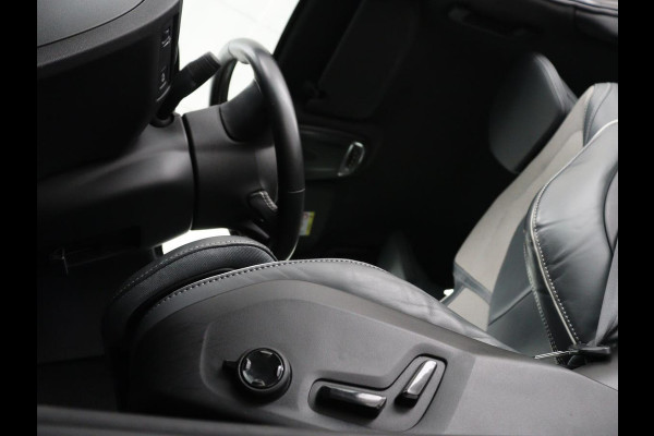 Volvo V60 2.0 B4 R-Design | Stoelverwarming | Adaptive cruise | Carplay | Camera | Keyless | Navigatie | Half leder | Full LED | Parkeerhulp | Climate control