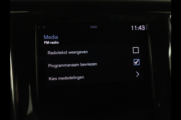 Volvo V60 2.0 B4 R-Design | Stoelverwarming | Adaptive cruise | Carplay | Camera | Keyless | Navigatie | Half leder | Full LED | Parkeerhulp | Climate control