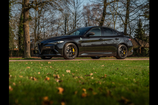 Alfa Romeo Giulia 2.9 V6 Quadrifoglio | Carbon stoelen | Akrapovic | Harman/Kardon
