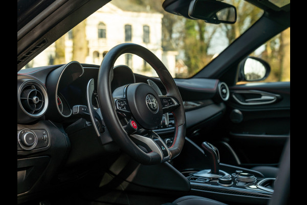 Alfa Romeo Giulia 2.9 V6 Quadrifoglio | Carbon stoelen | Akrapovic | Harman/Kardon
