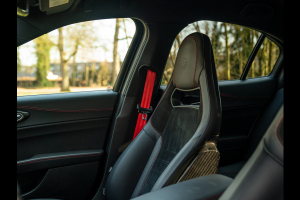 Alfa Romeo Giulia 2.9 V6 Quadrifoglio | Carbon stoelen | Akrapovic | Harman/Kardon