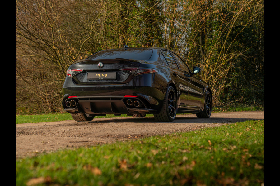Alfa Romeo Giulia 2.9 V6 Quadrifoglio | Carbon stoelen | Akrapovic | Harman/Kardon