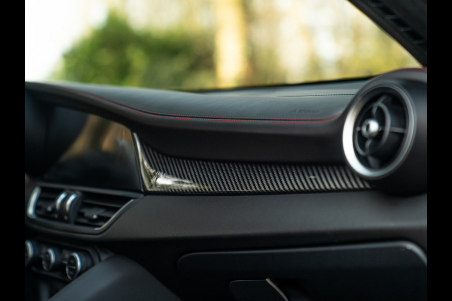 Alfa Romeo Giulia 2.9 V6 Quadrifoglio | Carbon stoelen | Akrapovic | Harman/Kardon