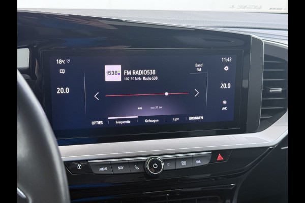 Opel Mokka-e 50kWh SOH 92% 3-Fase Laden Warmtepomp 360°Camera Apple Carplay Android Auto Pdc Navi Ecc Elegance SOH 92% DAB Led Lmv 17" Regen-Lichtsensor Isofix Privacy Glas Keyless Origineel Nederlandse Auto