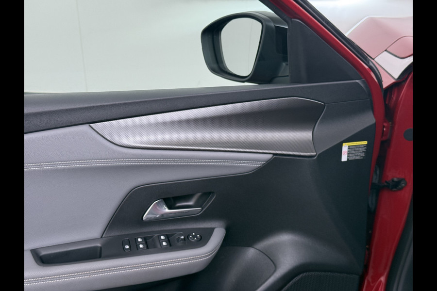 Opel Mokka-e 50kWh SOH 92% 3-Fase Laden Warmtepomp 360°Camera Apple Carplay Android Auto Pdc Navi Ecc Elegance SOH 92% DAB Led Lmv 17" Regen-Lichtsensor Isofix Privacy Glas Keyless Origineel Nederlandse Auto