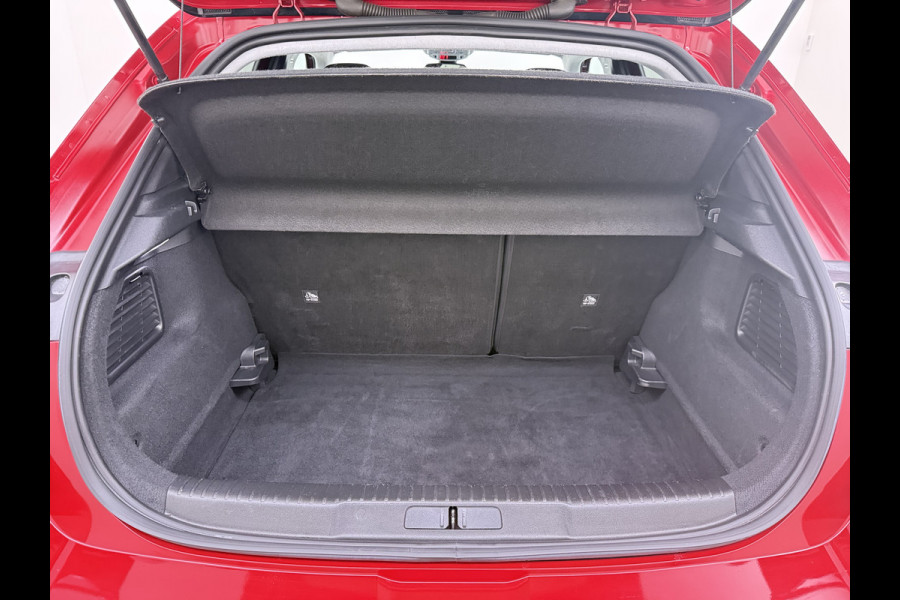 Opel Mokka-e 50kWh SOH 92% 3-Fase Laden Warmtepomp 360°Camera Apple Carplay Android Auto Pdc Navi Ecc Elegance SOH 92% DAB Led Lmv 17" Regen-Lichtsensor Isofix Privacy Glas Keyless Origineel Nederlandse Auto