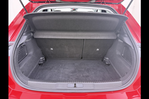 Opel Mokka-e 50kWh SOH 92% 3-Fase Laden Warmtepomp 360°Camera Apple Carplay Android Auto Pdc Navi Ecc Elegance SOH 92% DAB Led Lmv 17" Regen-Lichtsensor Isofix Privacy Glas Keyless Origineel Nederlandse Auto