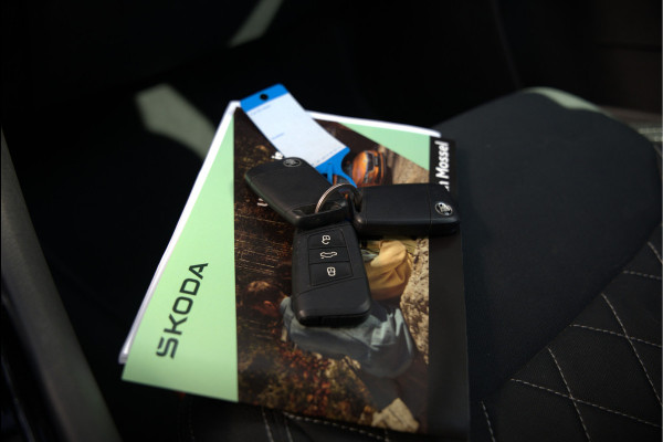 Škoda Karoq 1.5 TSI ACT Sportline Business | Panoramadak | Stoelverwarming | Stuurverwarming | Canton | Keyless | Apple Carplay | Camera | Adaptive Cruise Control | Dodehoekdetectie