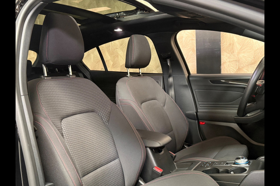 Ford Focus 1.5 EcoBoost ST Line Business | Pano | Camera | Navi - stoel-/stuurverwarming | Carplay | Keyless