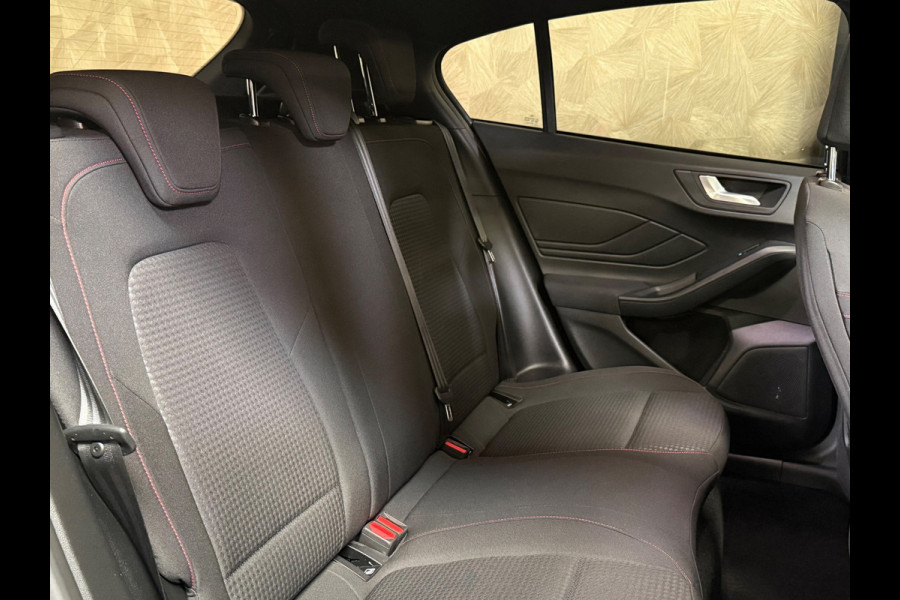 Ford Focus 1.5 EcoBoost ST Line Business | Pano | Camera | Navi - stoel-/stuurverwarming | Carplay | Keyless