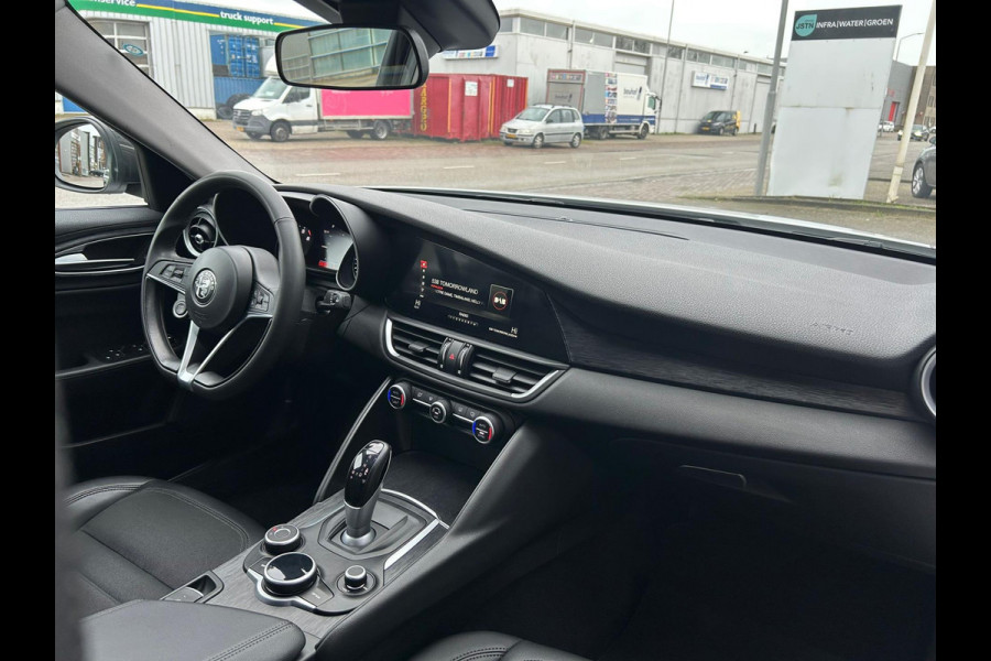 Alfa Romeo Giulia 2.0T Super