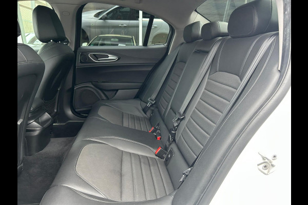 Alfa Romeo Giulia 2.0T Super