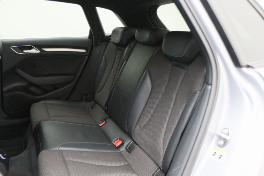Audi A3 Sportback 35 TFSI CoD Advance Sport S Line Virtual Cockpit, Apple Carplay, LED, Stoelverwarming, Trekhaak, 18"