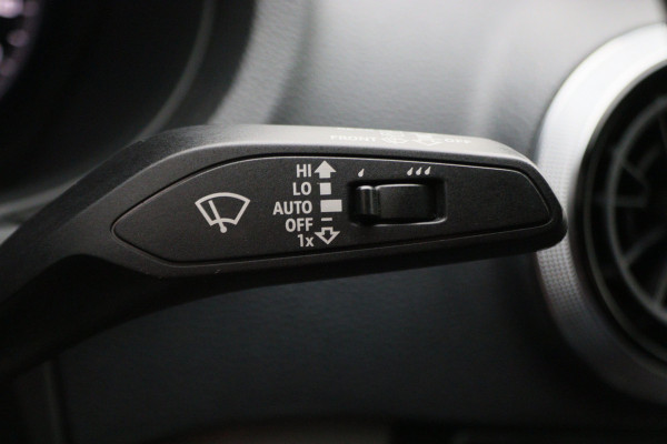 Audi A3 Sportback 35 TFSI CoD Advance Sport S Line Virtual Cockpit, Apple Carplay, LED, Stoelverwarming, Trekhaak, 18"