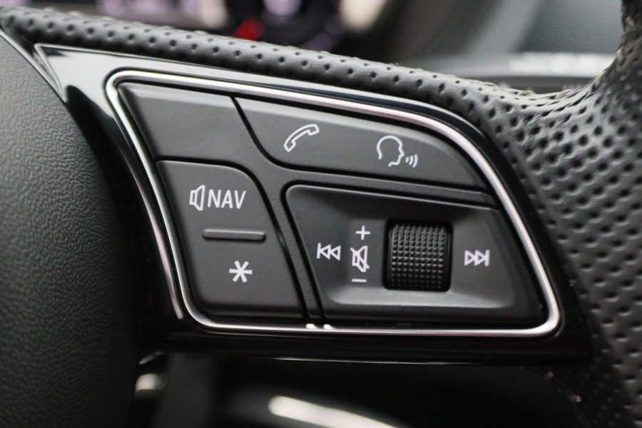 Audi A3 Sportback 35 TFSI CoD Advance Sport S Line Virtual Cockpit, Apple Carplay, LED, Stoelverwarming, Trekhaak, 18"