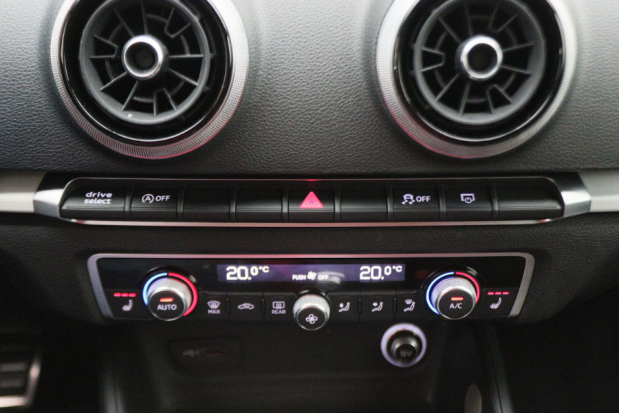 Audi A3 Sportback 35 TFSI CoD Advance Sport S Line Virtual Cockpit, Apple Carplay, LED, Stoelverwarming, Trekhaak, 18"