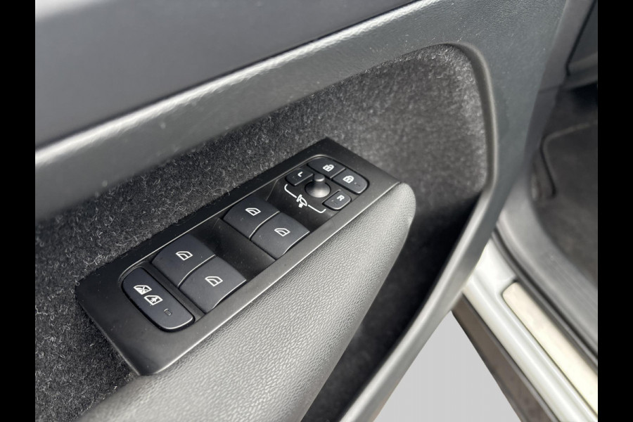 Volvo XC40 1.5 T4 Recharge R-Design Expression | Wegklapbare Trekhaak