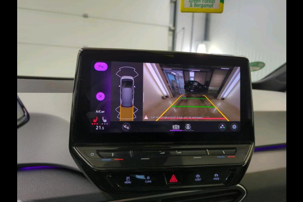 Volkswagen ID.3 Business 58 kWh Navigatie Apple Carplay/Android Auto Camera Parkeersensoren Adaptive Cruise Control Stoel- en stuurverwarming Climate Control