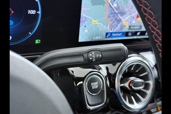 Mercedes-Benz EQA 250 AMG Line SOH 98% Navi Camera Ecc Pdc Stoelverwarming Cruise Control DAB Bluetooth Elek.Achterklep Led Lmv 18" Privacy Glas Ambience-verlichting Licht en zichtpakket 1e Eigenaar Volledig Dealeronderhouden Origineel Nederlandse Auto € 61.000 nieuw