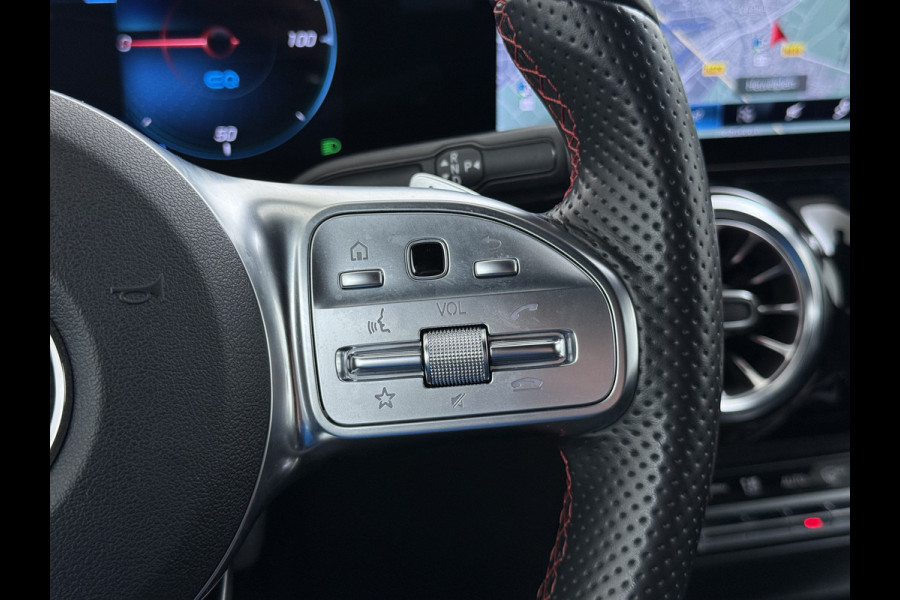 Mercedes-Benz EQA 250 AMG Line SOH 98% Navi Camera Ecc Pdc Stoelverwarming Cruise Control DAB Bluetooth Elek.Achterklep Led Lmv 18" Privacy Glas Ambience-verlichting Licht en zichtpakket 1e Eigenaar Volledig Dealeronderhouden Origineel Nederlandse Auto € 61.000 nieuw