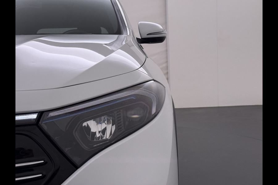 Mercedes-Benz EQA 250 AMG Line SOH 98% Navi Camera Ecc Pdc Stoelverwarming Cruise Control DAB Bluetooth Elek.Achterklep Led Lmv 18" Privacy Glas Ambience-verlichting Licht en zichtpakket 1e Eigenaar Volledig Dealeronderhouden Origineel Nederlandse Auto € 61.000 nieuw