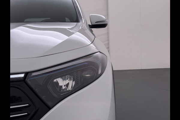 Mercedes-Benz EQA 250 AMG Line SOH 98% Navi Camera Ecc Pdc Stoelverwarming Cruise Control DAB Bluetooth Elek.Achterklep Led Lmv 18" Privacy Glas Ambience-verlichting Licht en zichtpakket 1e Eigenaar Volledig Dealeronderhouden Origineel Nederlandse Auto € 61.000 nieuw