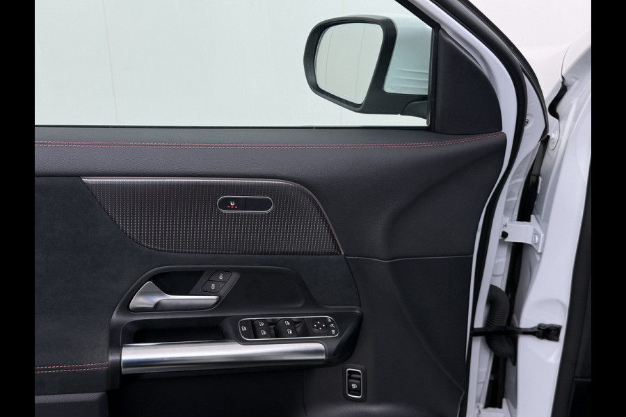Mercedes-Benz EQA 250 AMG Line SOH 98% Navi Camera Ecc Pdc Stoelverwarming Cruise Control DAB Bluetooth Elek.Achterklep Led Lmv 18" Privacy Glas Ambience-verlichting Licht en zichtpakket 1e Eigenaar Volledig Dealeronderhouden Origineel Nederlandse Auto € 61.000 nieuw